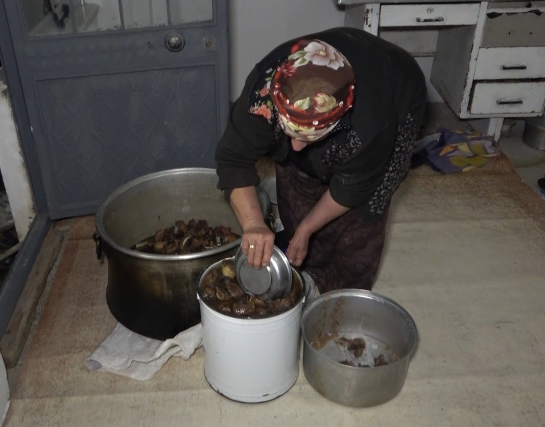 Bayburt’ta kışlık kavurma geleneği devam ediyor