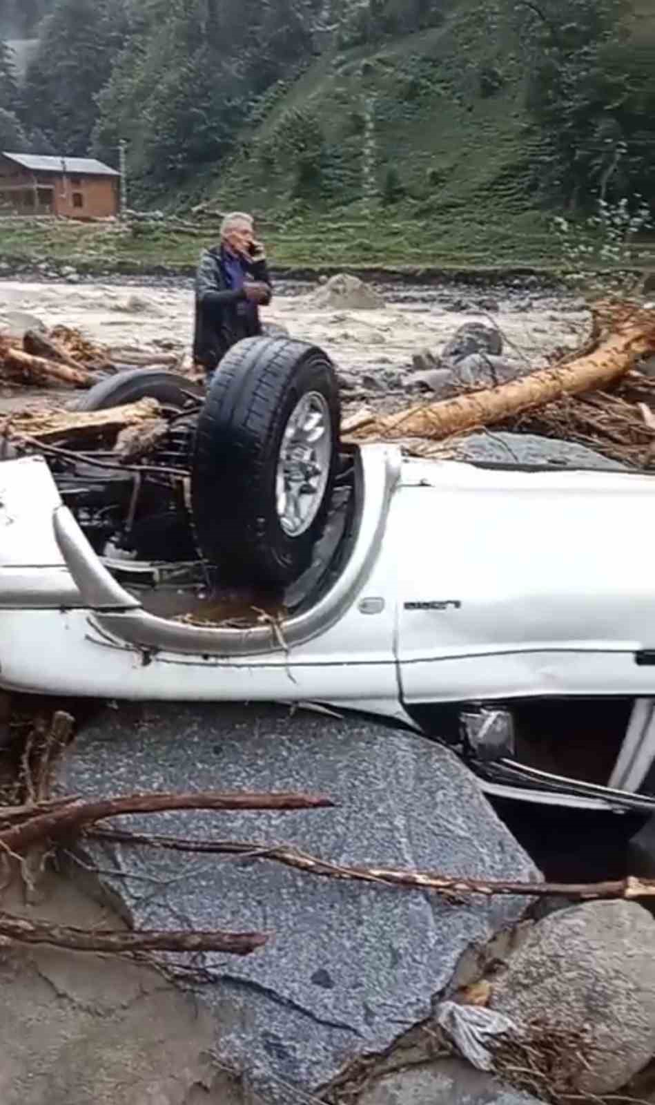 Rize’nin bir çok noktasına son 24 saatte 75 kg ve üstü yağış düştü