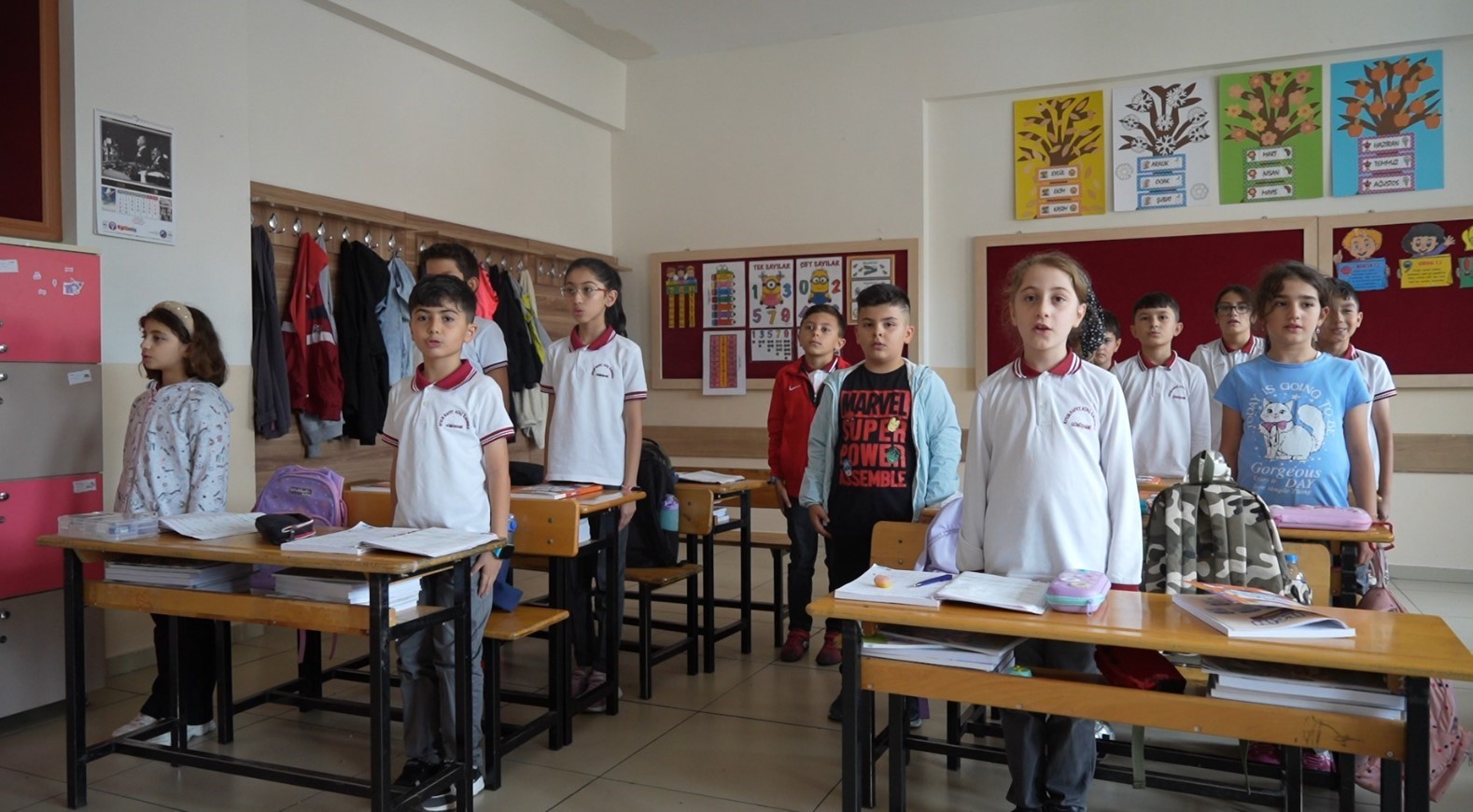 Gümüşhaneli 9 yaşındaki Buğlem her törende İstiklal Marşı’nı işaret diliyle okuyor
