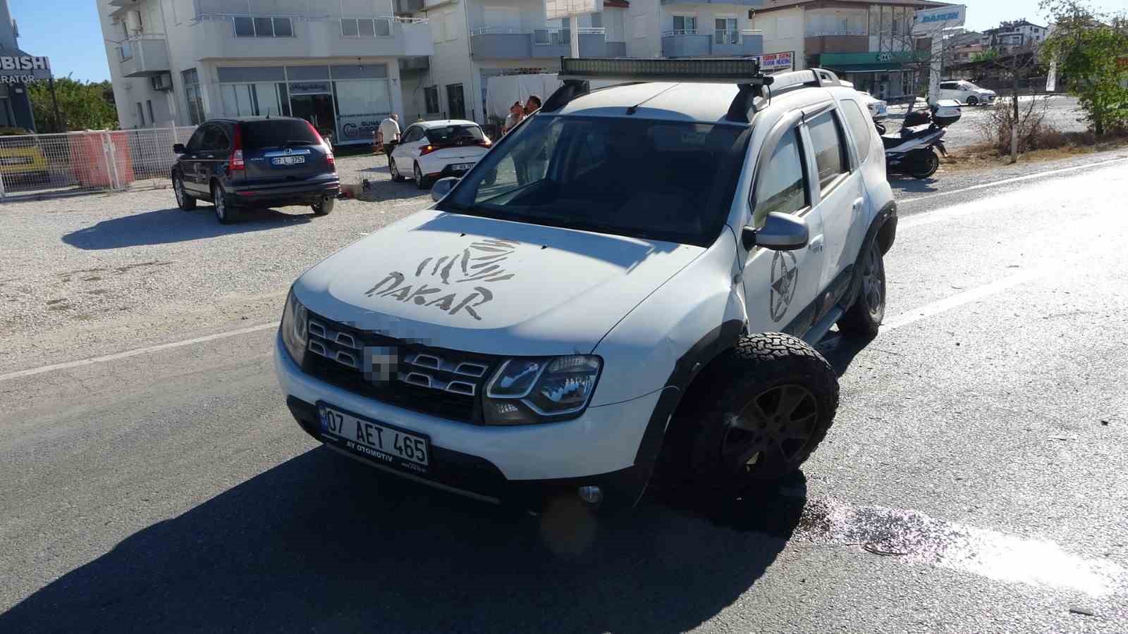 Manavgat’ta 3 araçlı zincirleme kaza