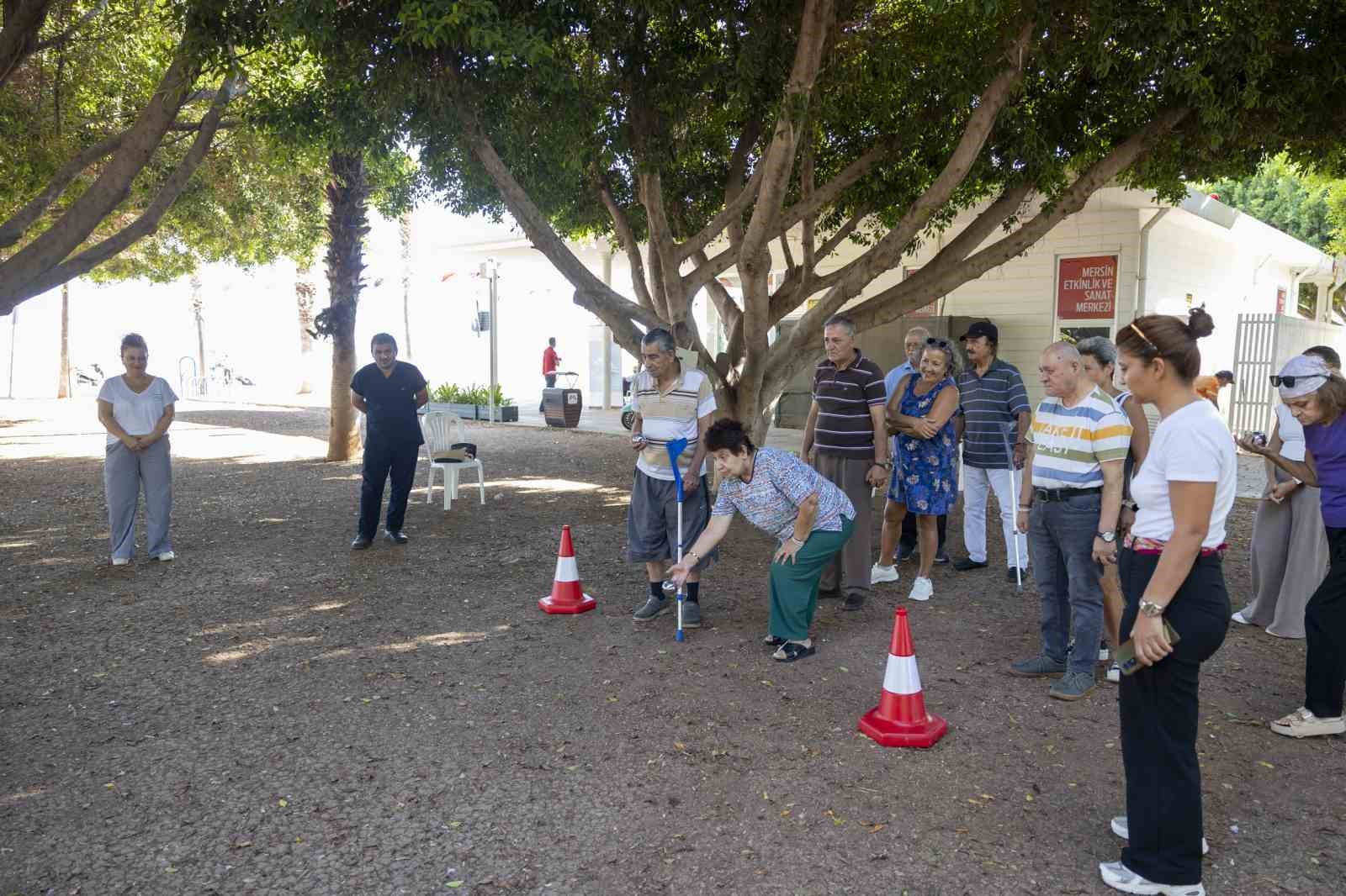 Mersin’de Avrupa Hareketlilik Haftası’na özel 80’ler buluşması düzenlendi