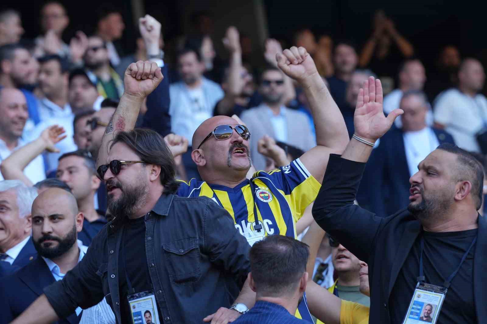 Başkan Ali Koç ve yönetimi, idari ve mali açıdan ibra edildi
