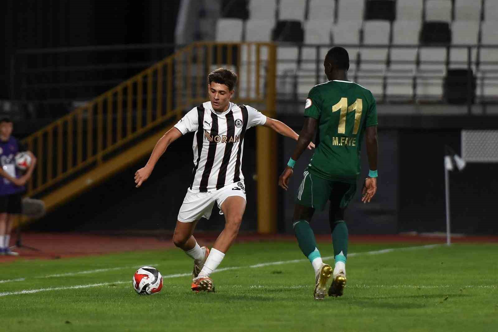 Trendyol 1. Lig: Manisa FK: 3 - Esenler Erokspor: 4
