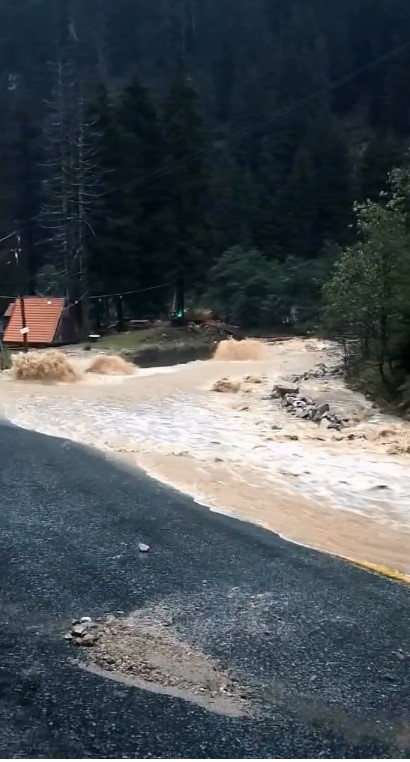 Rize’nin İkizdere ilçesinde şiddetli yağış