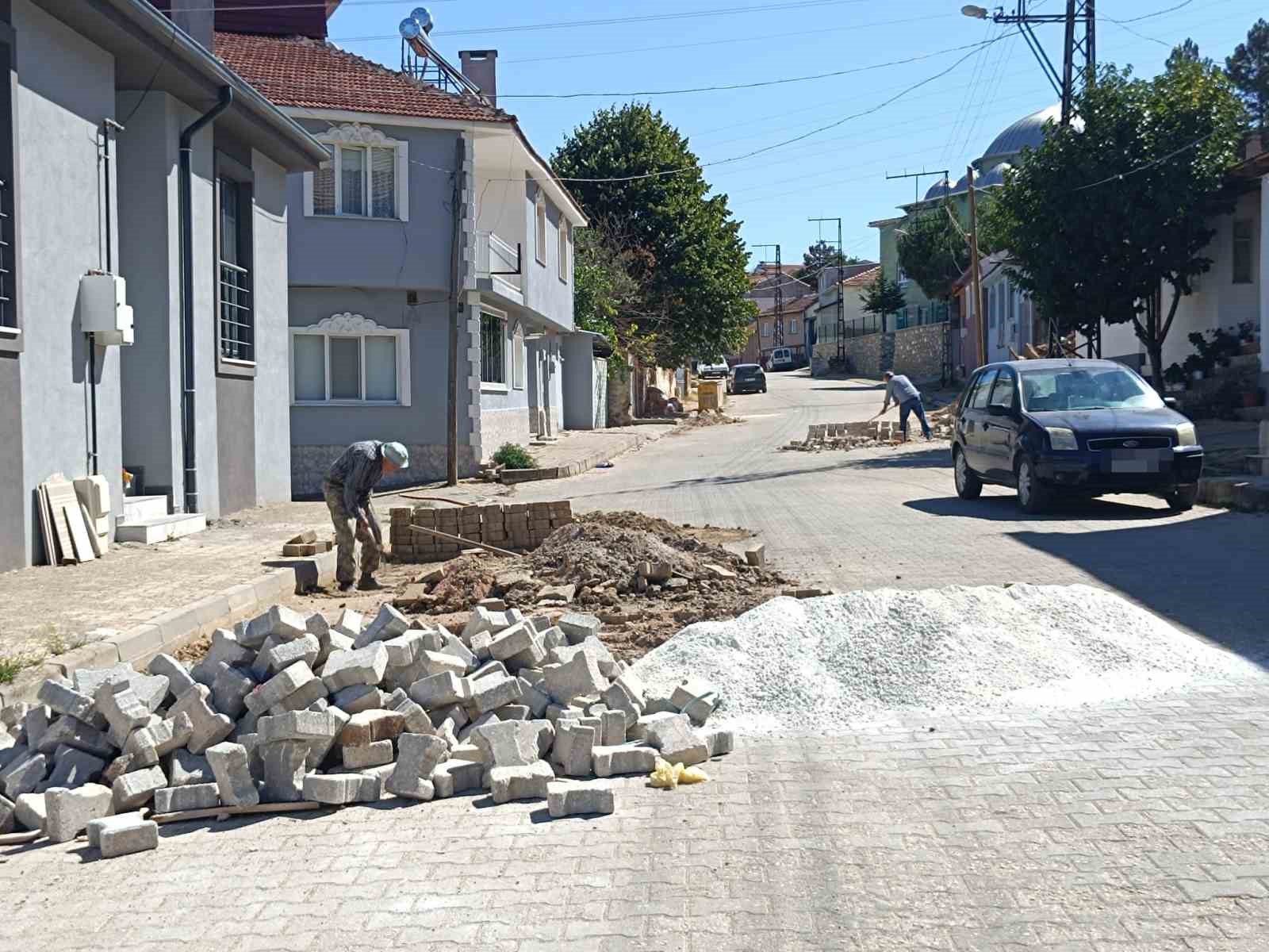 Pazaryeri&rsquo;nde kaldırım onarım &ccedil;alışmaları hız kazandı
