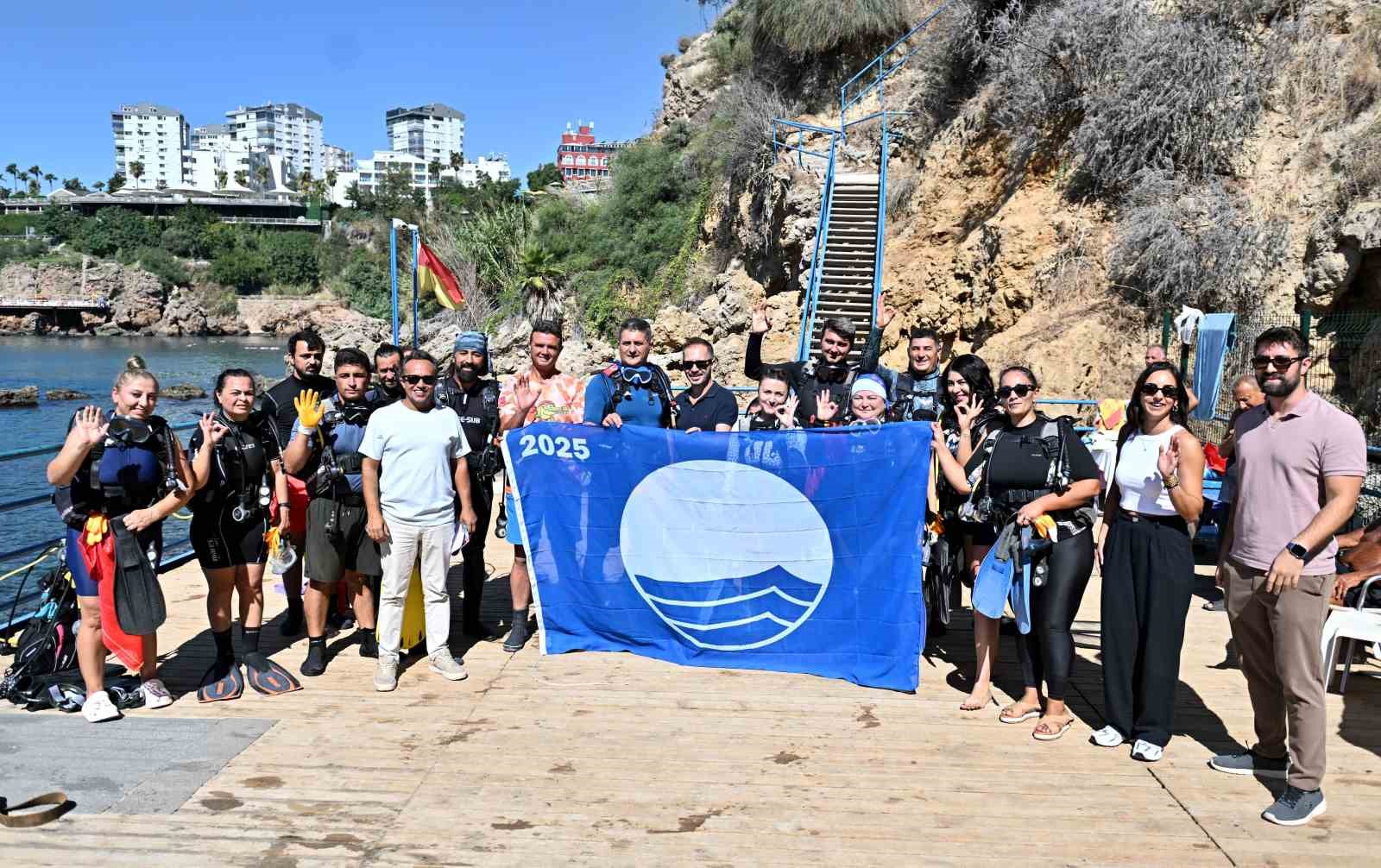 Antalya’da 40 metrelik falezlerde temizlik operasyonu