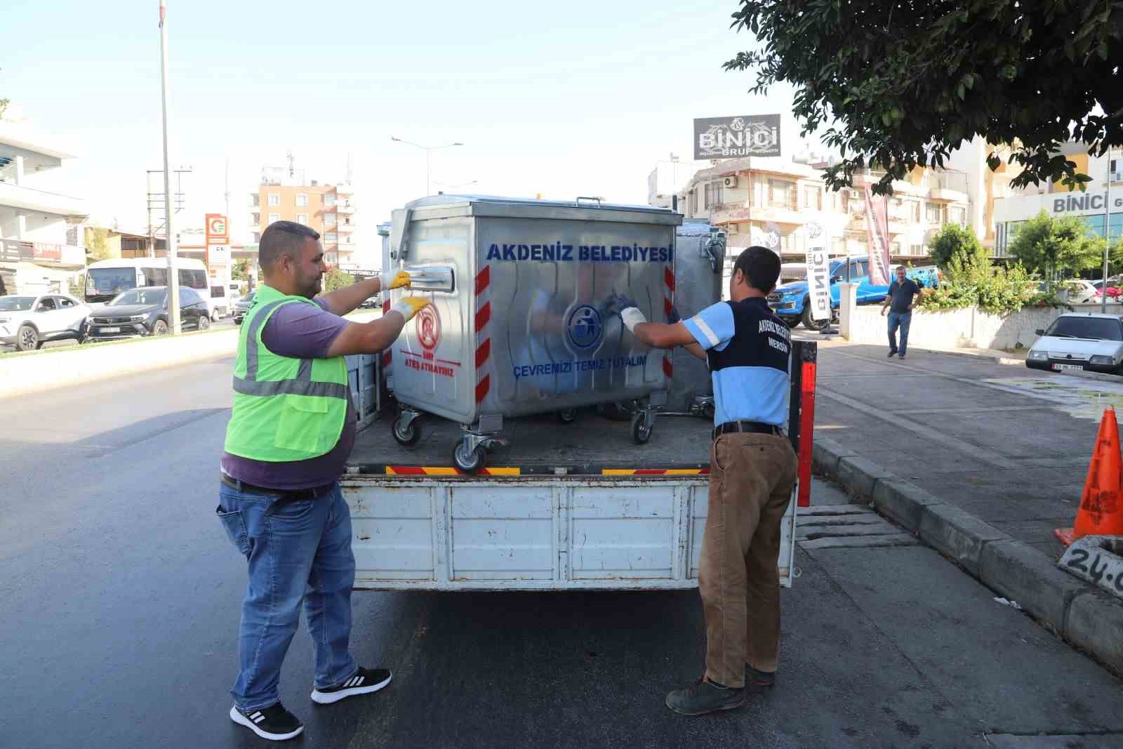 Akdeniz&rsquo;de yeni &ccedil;&ouml;p konteynerleri cadde ve sokaklara yerleştiriliyor
