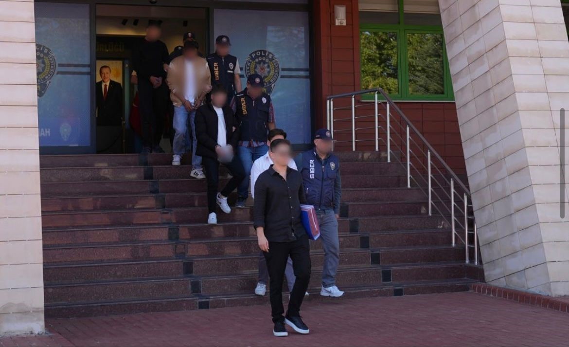 Müstehcen içerik paylaşan 2 kişi tutuklandı