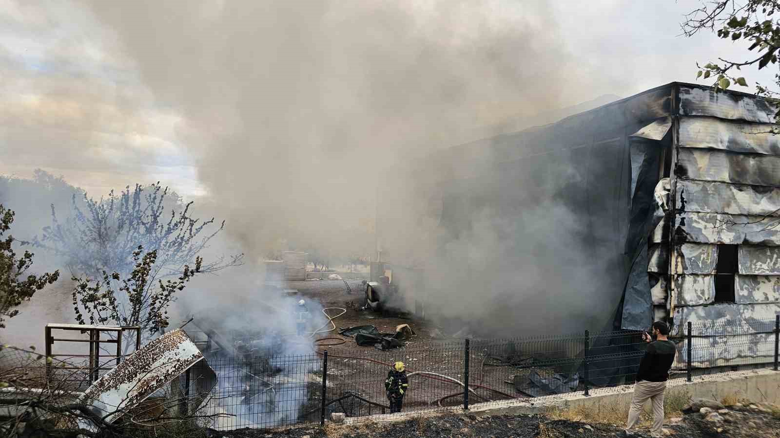 Kayseri&rsquo;de fabrika yangını: Ekipler m&uuml;dahale ediyor

