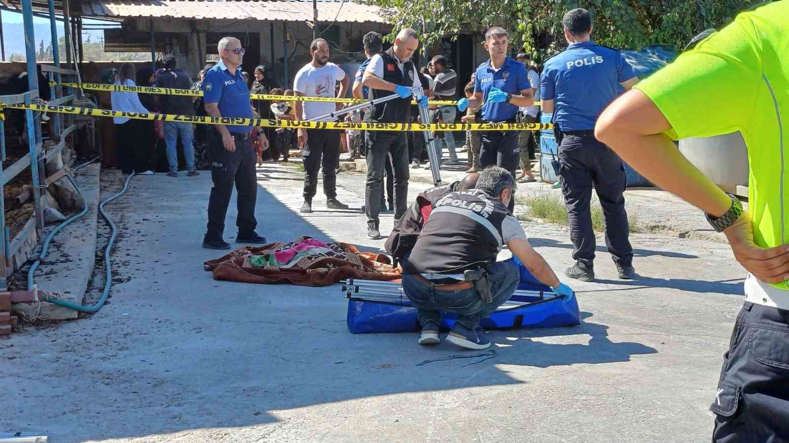 Süt toplama kamyonunun altında kalan çocuk hayatını kaybetti