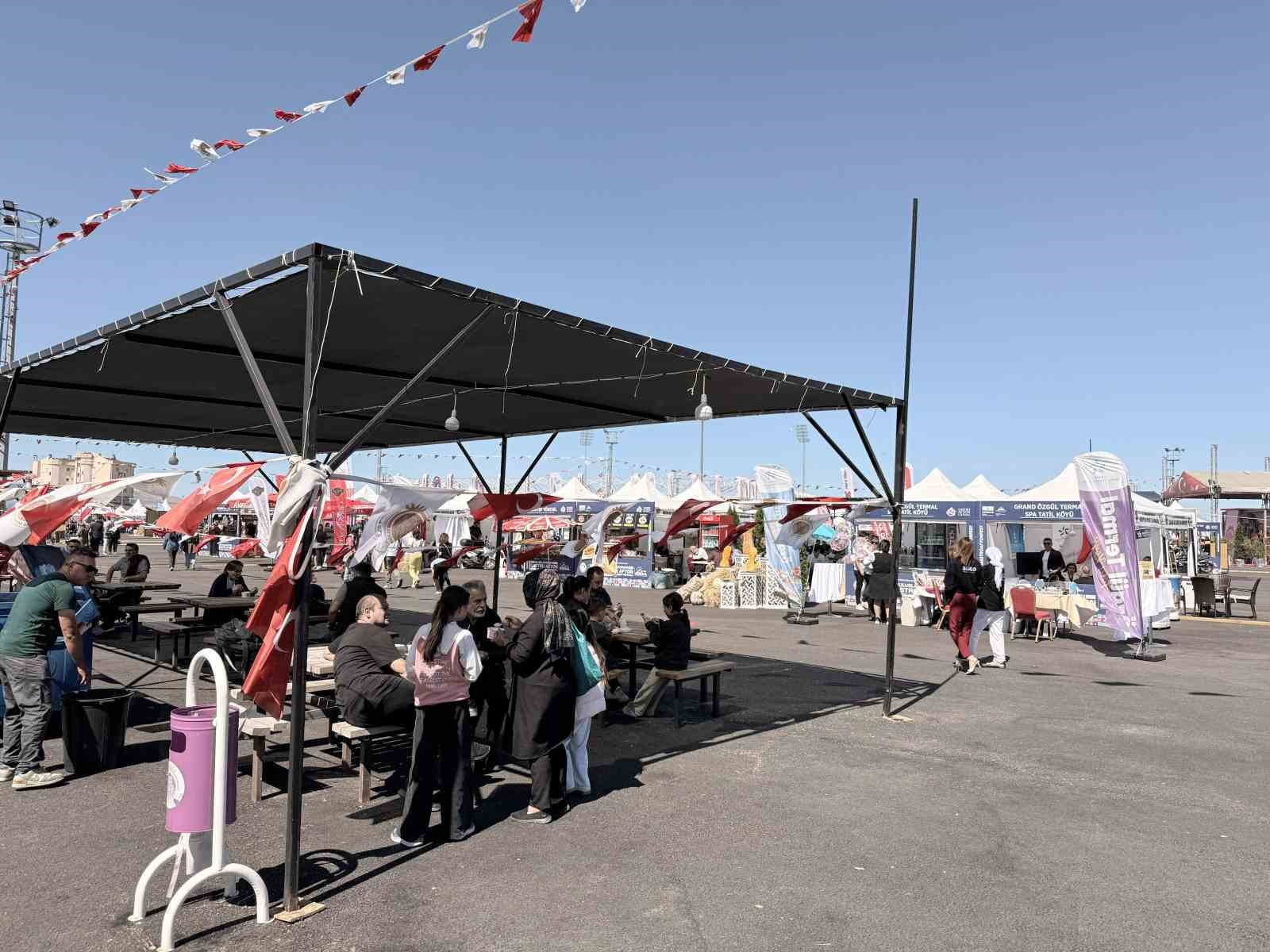 Gastro Afyon Festivali t&uuml;m hızıyla devam ediyor
