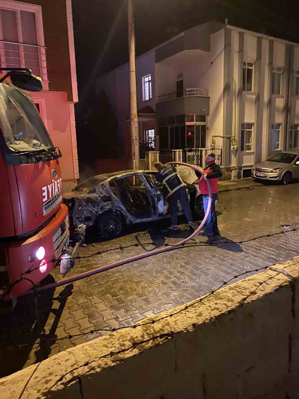 Babaeski’de otomobil yangını korkuttu
