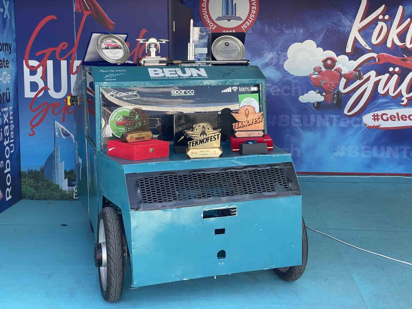 ZBE&Uuml; OVAT Takımı Teknofest Robotaksi Binek Otonom Ara&ccedil; Yarışması&rsquo;nda 7&rsquo;nci oldu
