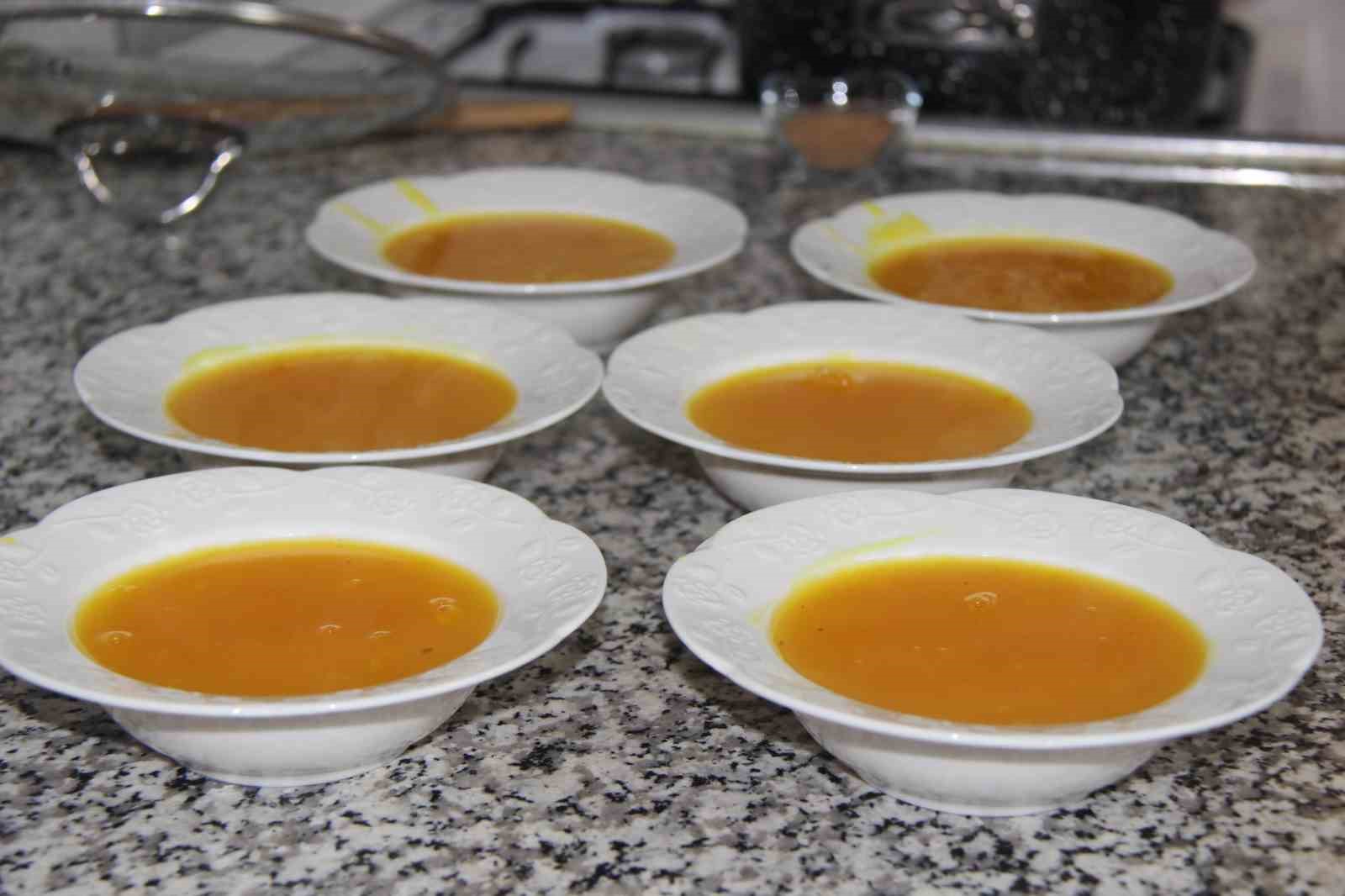 Cizre&rsquo;de kursiyer kadınlar ADEM&rsquo;de tescilli "Bırınczer" tatlısını &ouml;ğreniyor
