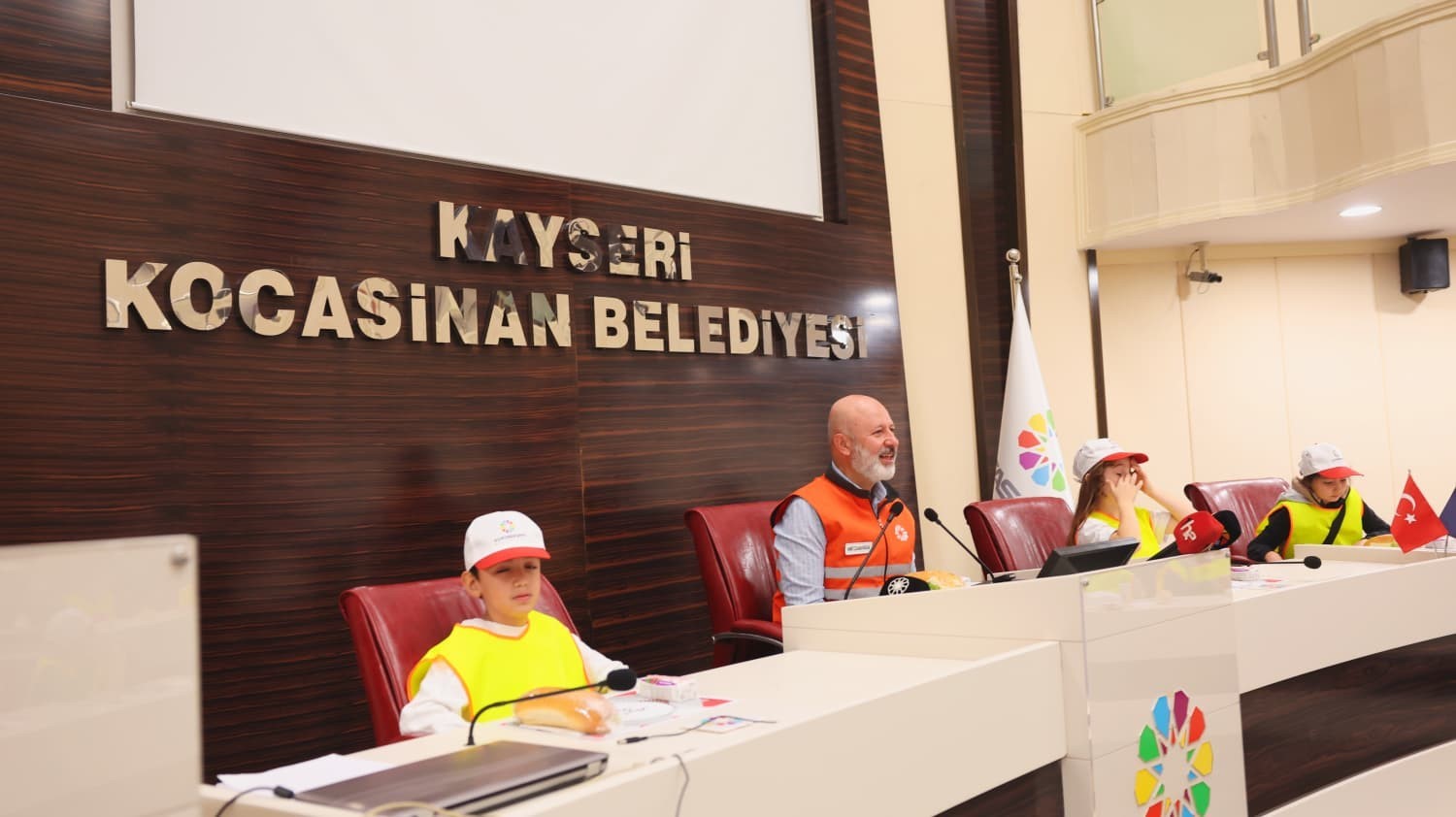 Başkan &Ccedil;olakbayrakdar: "Daha temiz &ccedil;evre i&ccedil;in durmadan &ccedil;alışıyoruz"
