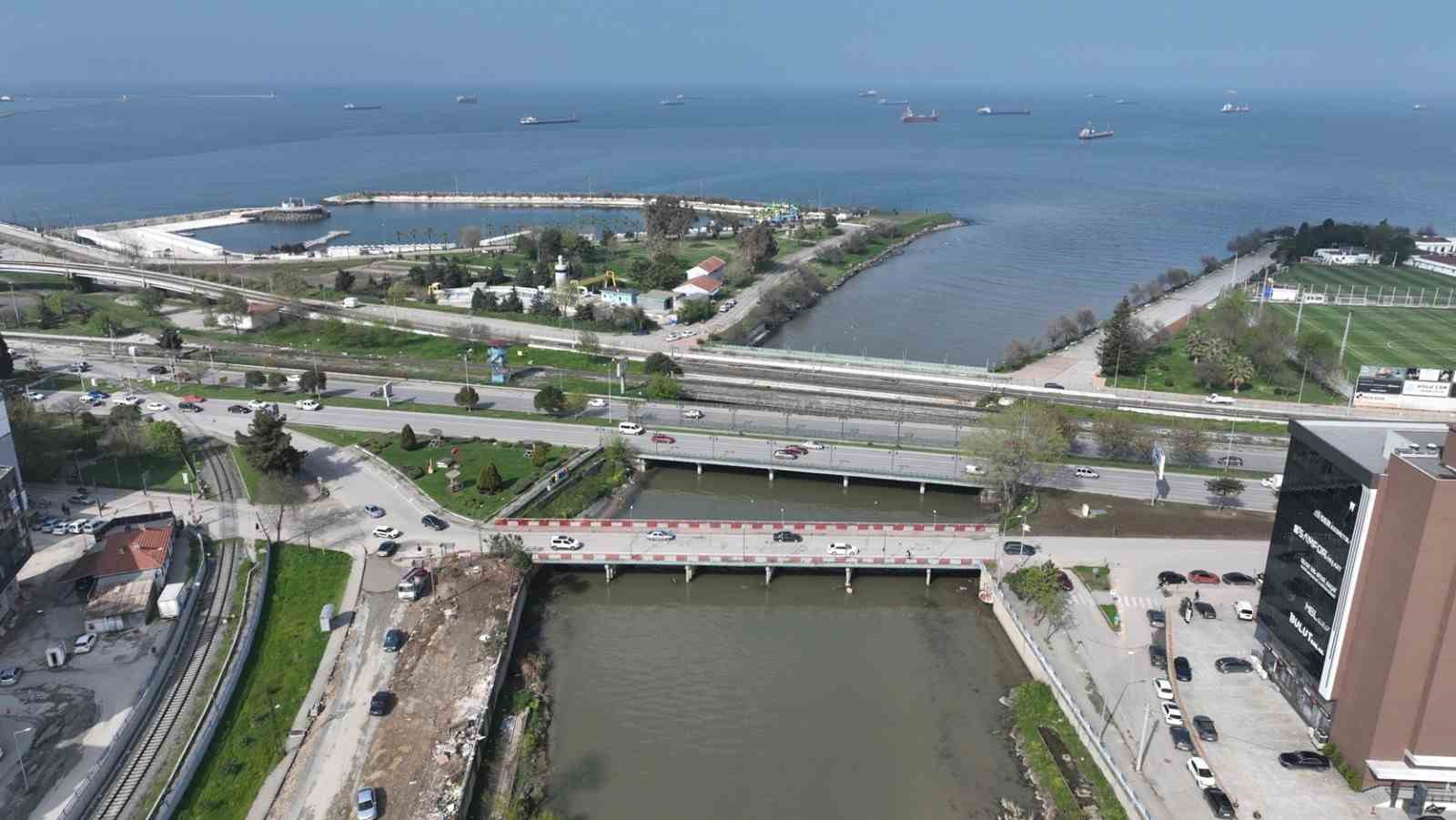 Samsun&rsquo;da k&ouml;pr&uuml; kapatıldı: "Ayaklarda korozyon var"
