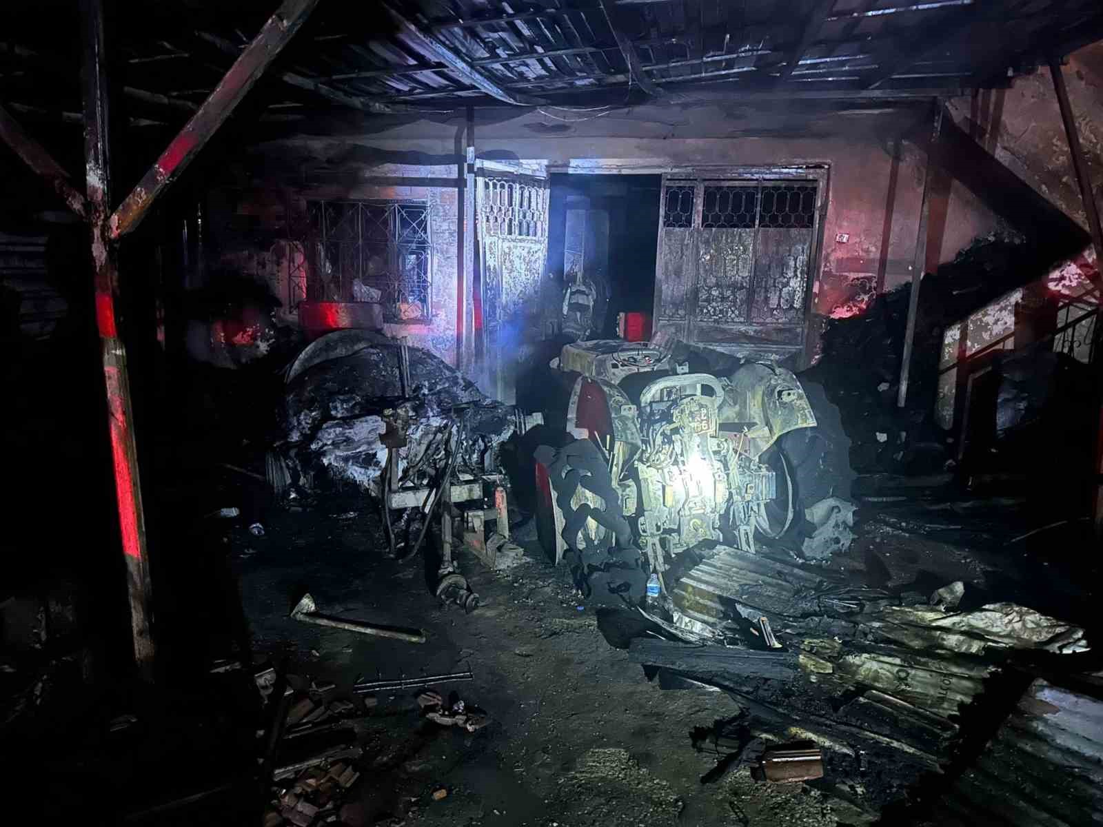 Bilecik’te çıkan yangında 1 traktör, 1 ilaçlama tankeri, 1 sulama motoru yandı