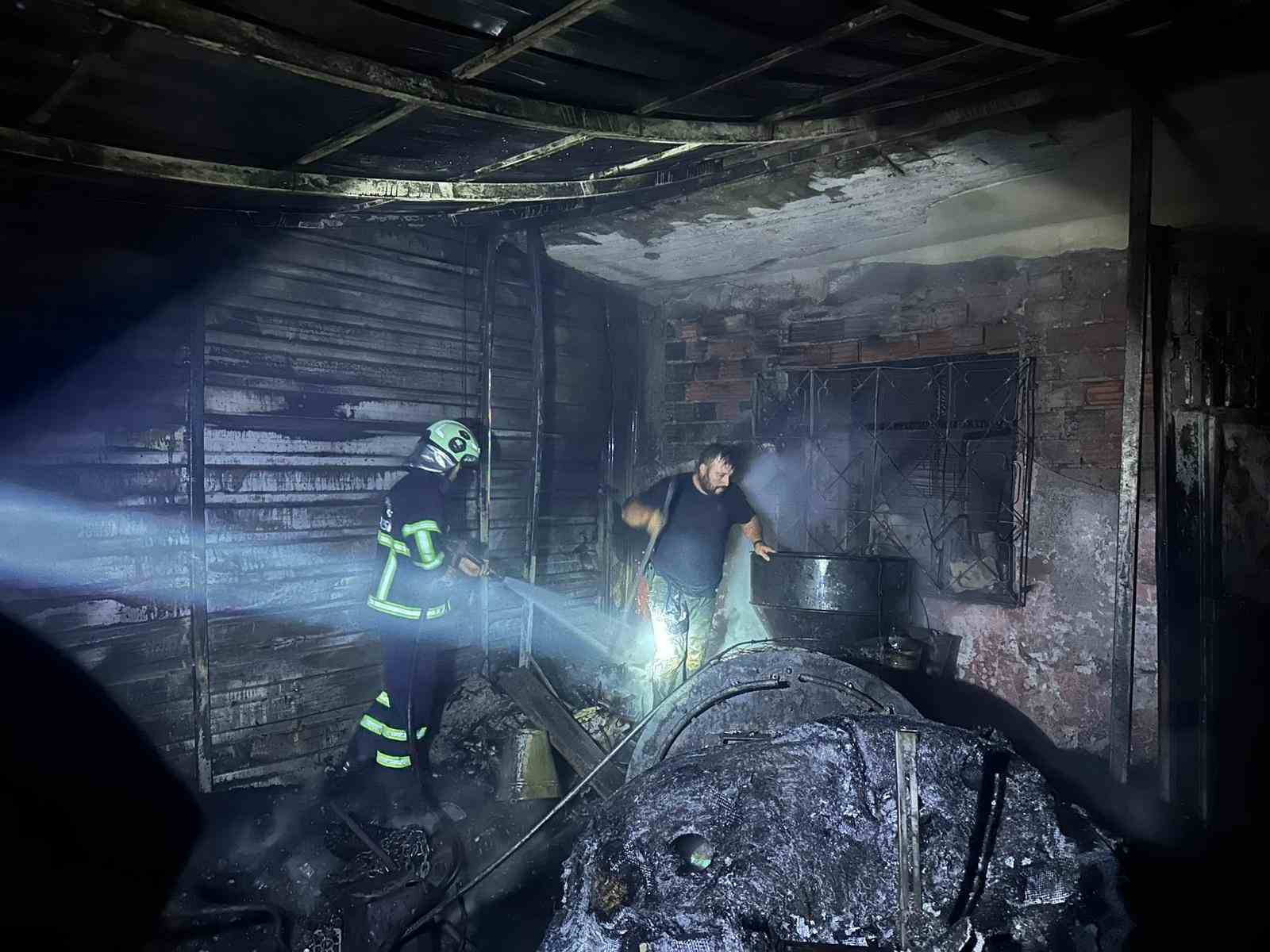 Bilecik&rsquo;te &ccedil;ıkan yangında 1 trakt&ouml;r, 1 ila&ccedil;lama tankeri, 1 sulama motoru yandı
