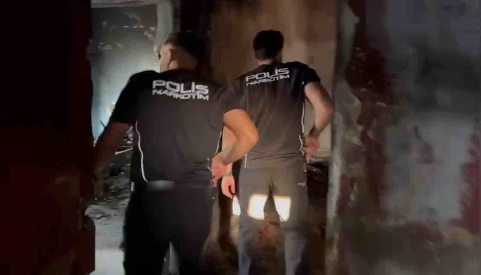 Adana&rsquo;da narkotik polisleri g&ouml;revde
