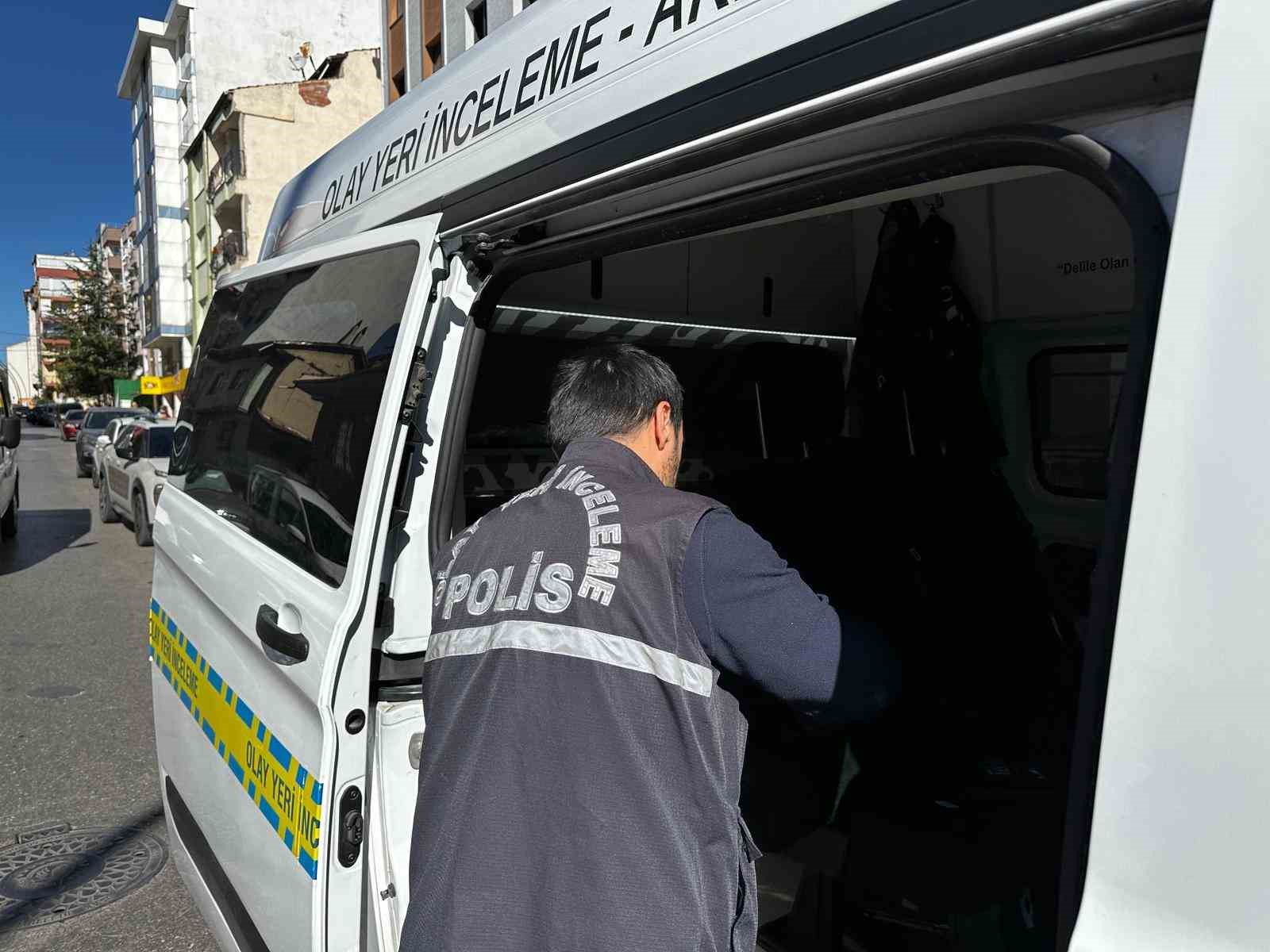 Uşak&rsquo;ta inşaat halindeki apartmandan d&uuml;şen kişi &ouml;ld&uuml;
