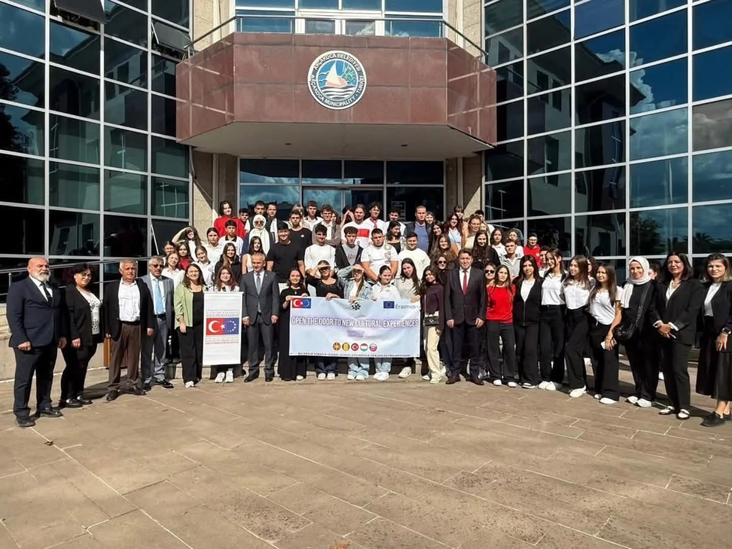 38 yabancı gen&ccedil; Ak&ccedil;akoca&rsquo;da bir araya geldi
