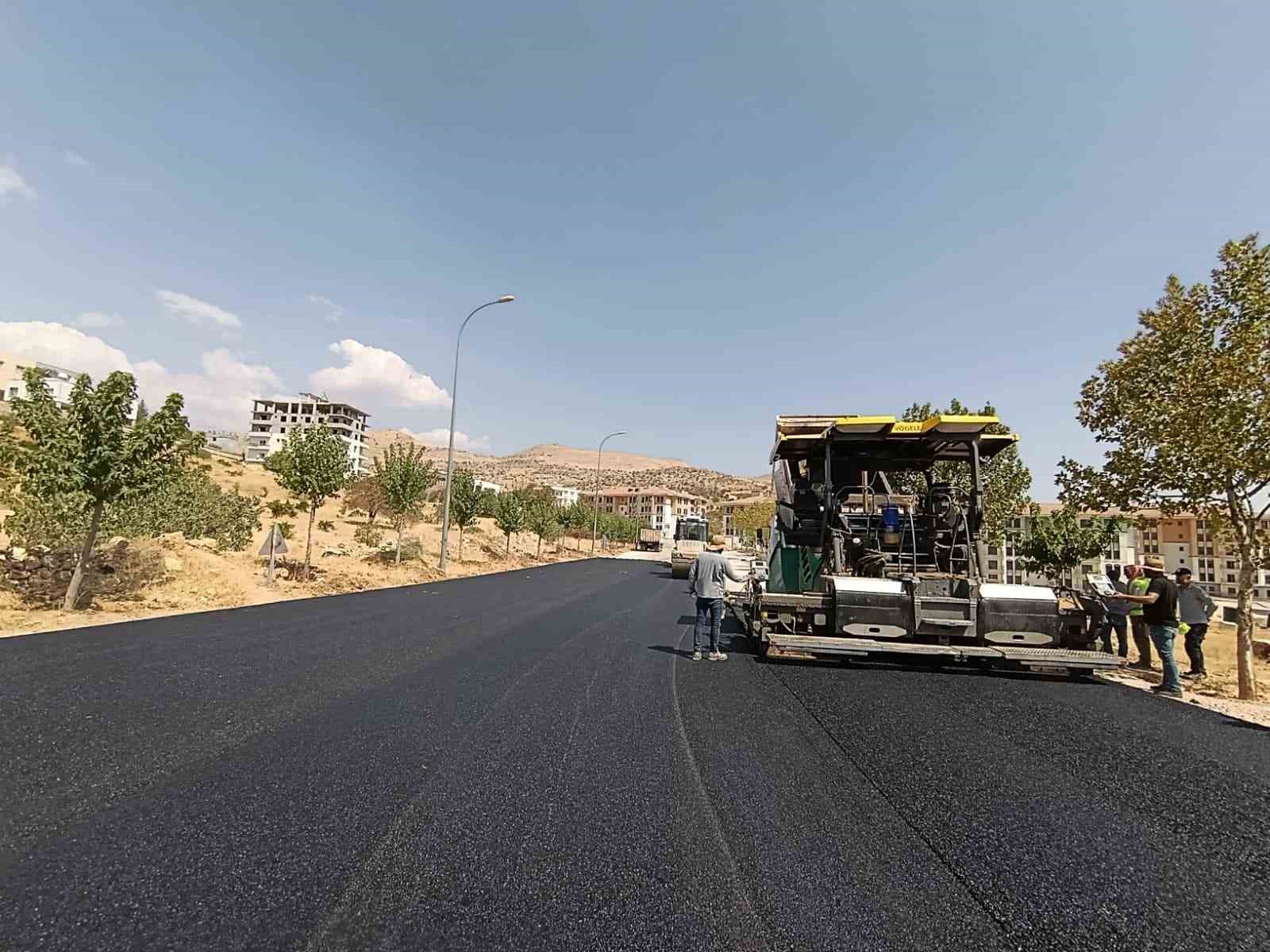 Mardin’de yol asfaltlama çalışması başlatıldı