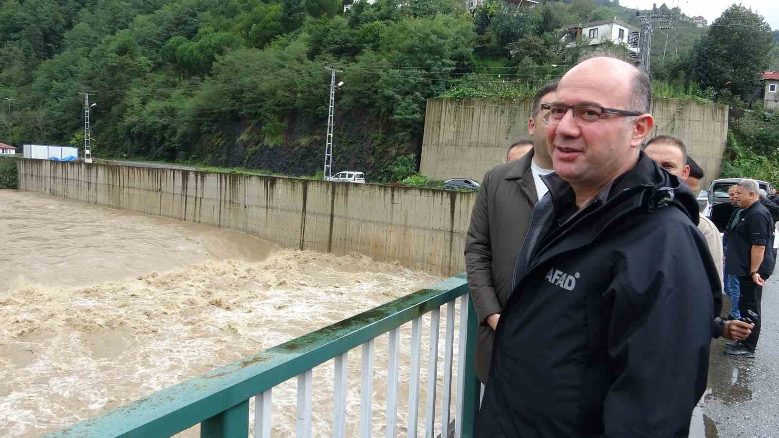 Vali Mehmet Fatih Serdengeçti: "Giresun’da sel ve heyelanlar nedeniyle 20 köye ulaşım sağlanamıyor"