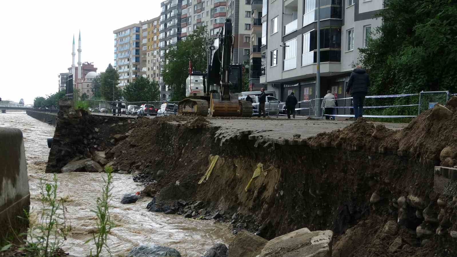 Vali Mehmet Fatih Serdengeçti: "Giresun’da sel ve heyelanlar nedeniyle 20 köye ulaşım sağlanamıyor"
