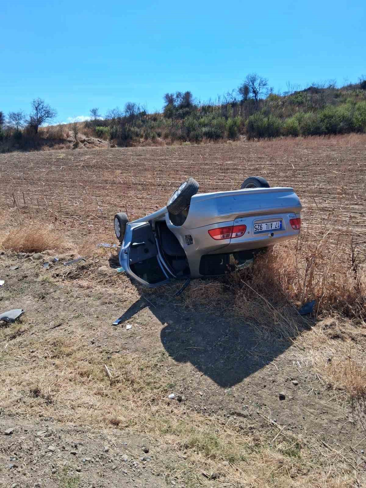 Gelibolu&rsquo;da kontrolden &ccedil;ıkan otomobil tarlaya girdi: 2 yaralı
