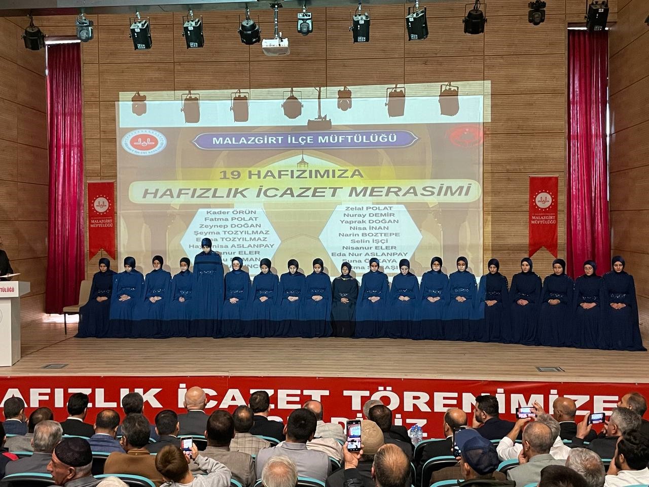 Malazgirt&rsquo;te hafızlık t&ouml;reninde duygu dolu anlar yaşandı
