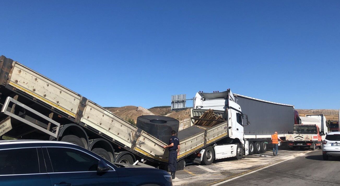 Bilecik’te 3 aracın karıştığı zincirleme trafik kazasında 1 kişi yaralandı