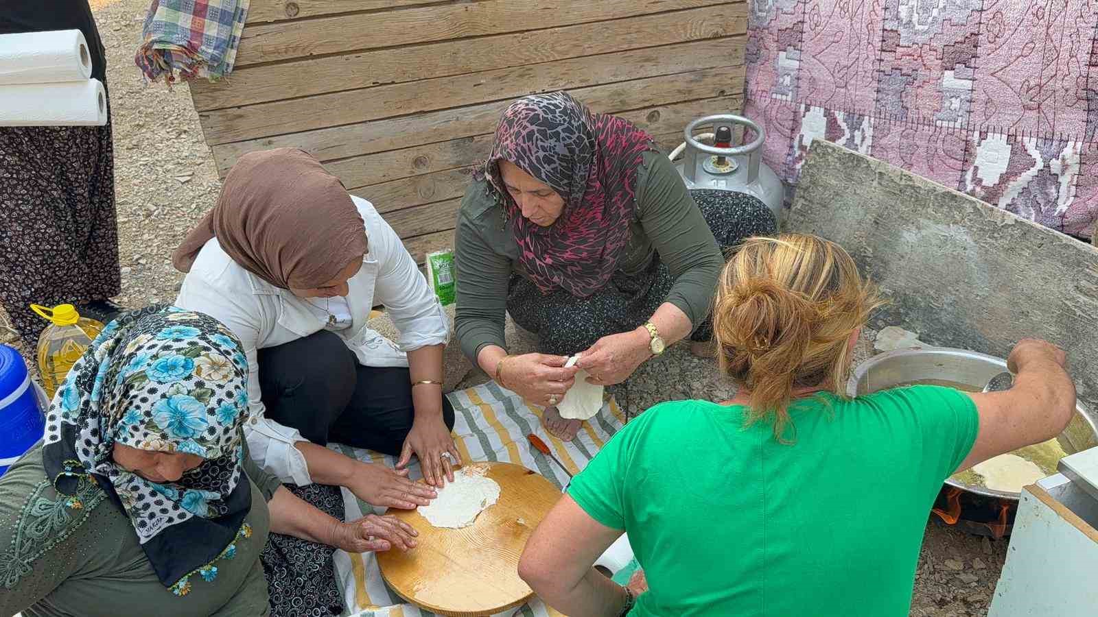 Alev savaşçılarına kadınlardan ‘pişi’ desteği