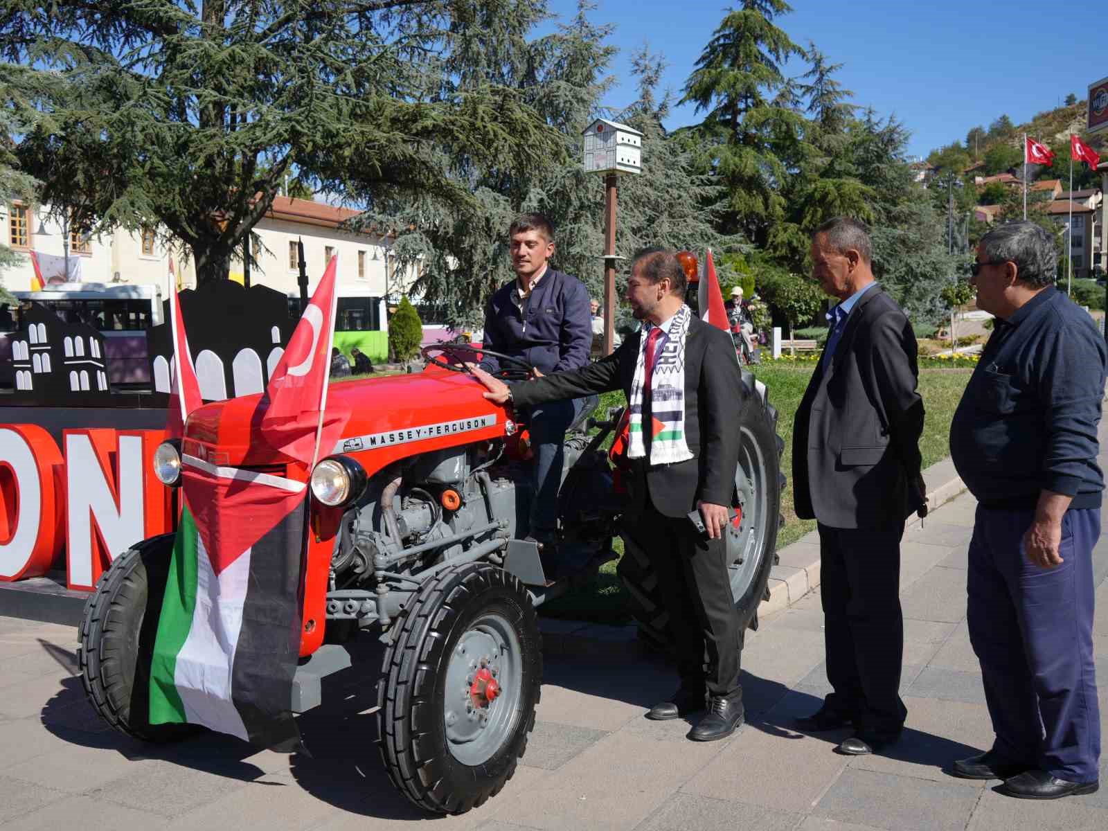 Kastamonulu çiftçi, Gazze’ye destek için traktörünü satışa çıkardı