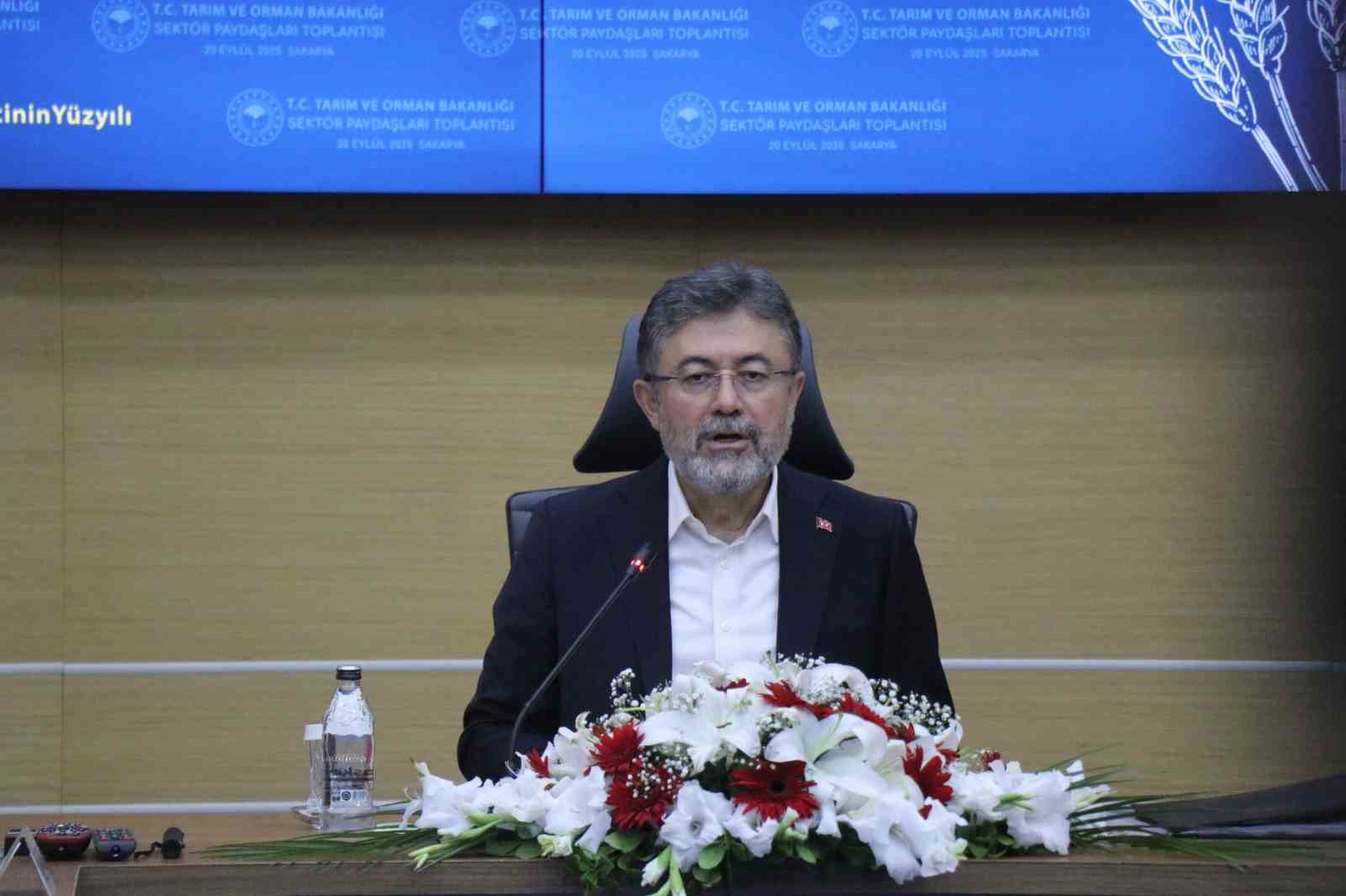 Bakan Yumaklı: "&Uuml;reticimizin emeği kırmızı &ccedil;izgimizdir"
