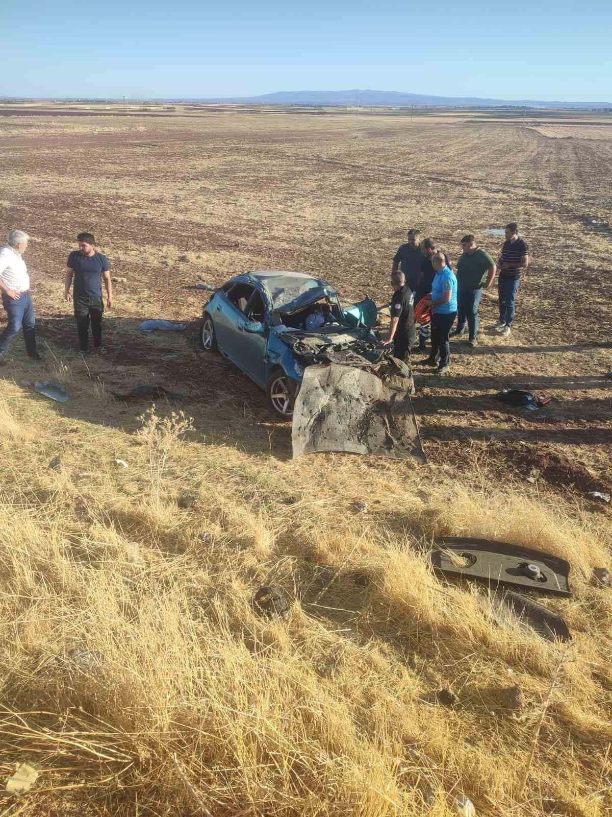 Diyarbakır’da otomobil şarampole devrildi: 1 ölü, 1 yaralı