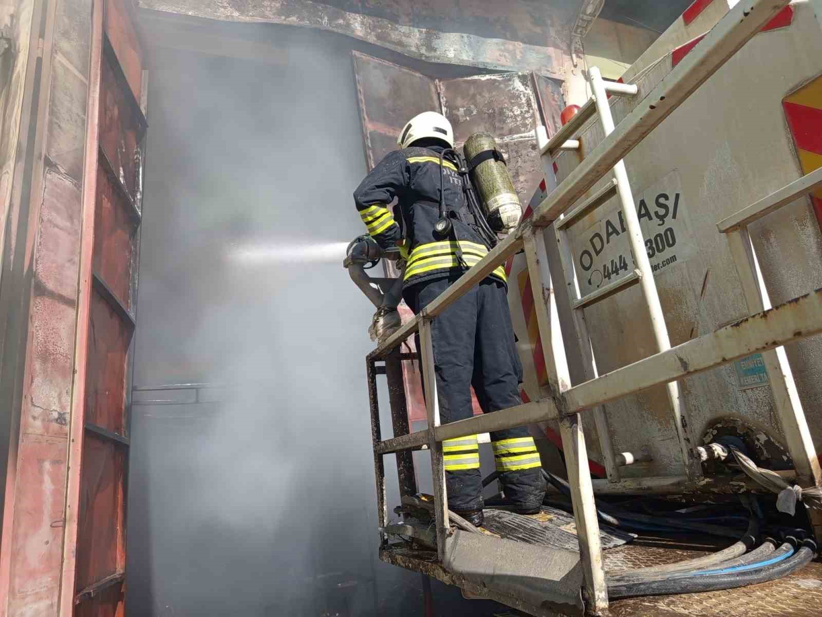 Diyarbakır’da depo yangını