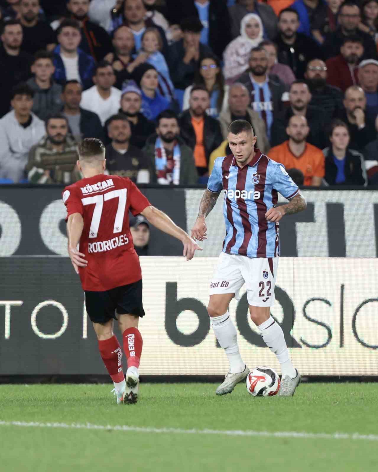 Trendyol S&uuml;per Lig: Trabzonspor: 0 - Gaziantep FK: 1 (İlk yarı)
