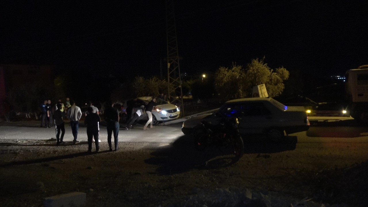 Kontrolden çıkan otomobil zeytin tarlasına girdi: 1 yaralı