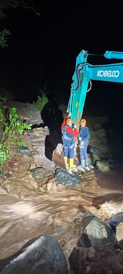 AFAD: "Gök gürültülü sağanak yağış nedeniyle yarın, Rize, Giresun, Trabzon ve Artvin illerimize turuncu uyarı verilmiştir"