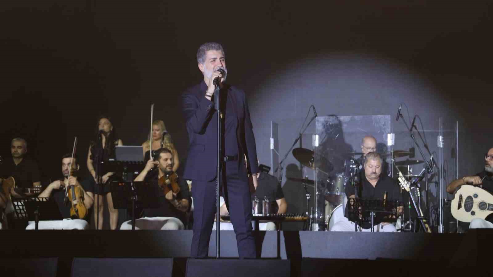 &Ouml;zcan Deniz Kapadokya&rsquo;da sahne aldı
