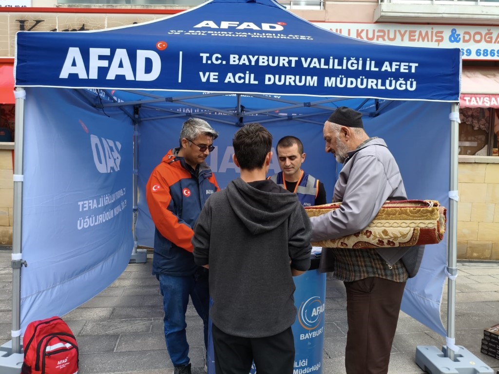 Bayburt’ta cami ve mahallelerde vatandaşlar afet konularında bilgilendirildi