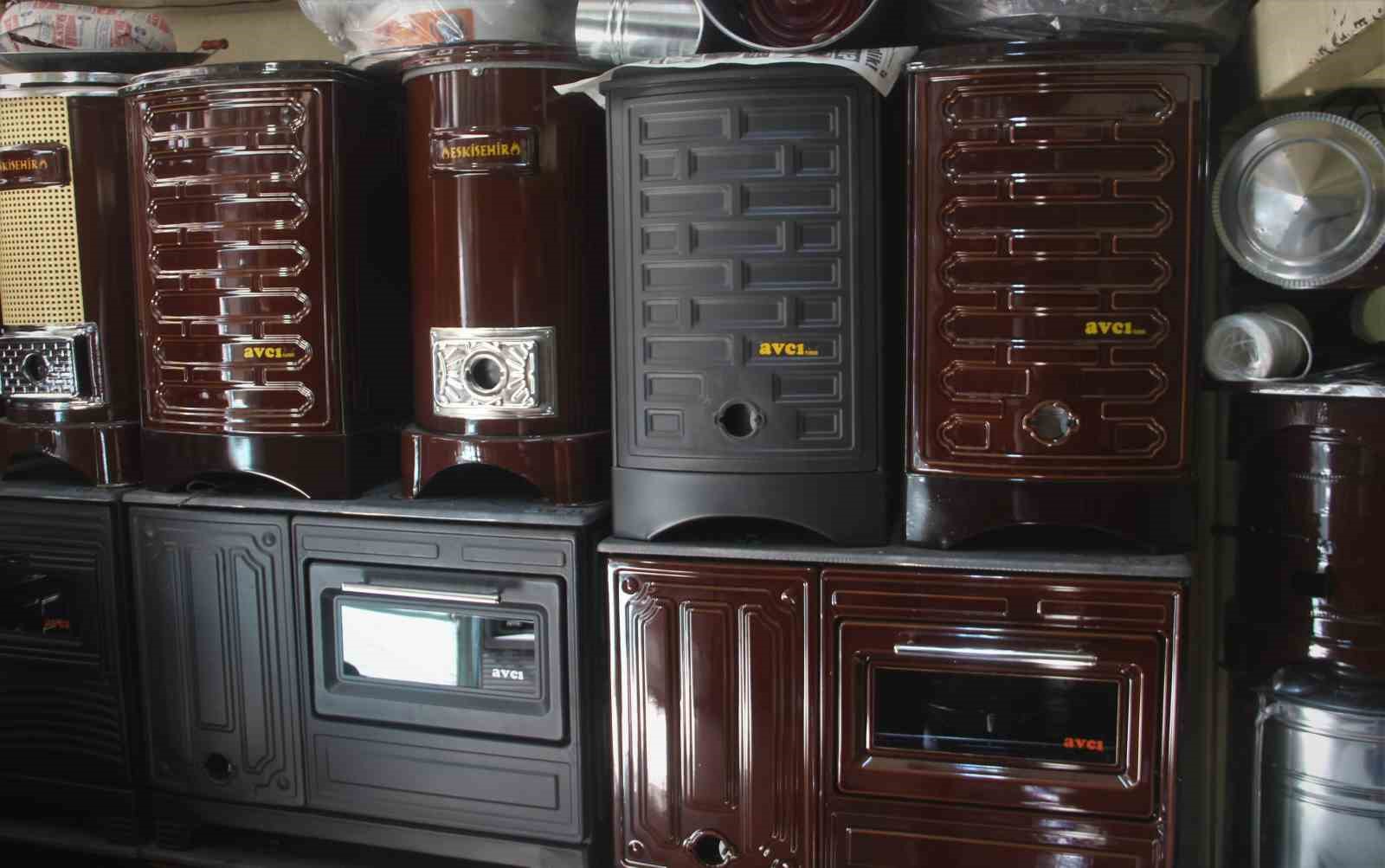 Erzincan’da havaların soğumasıyla birlikte sobalara rağbet başladı