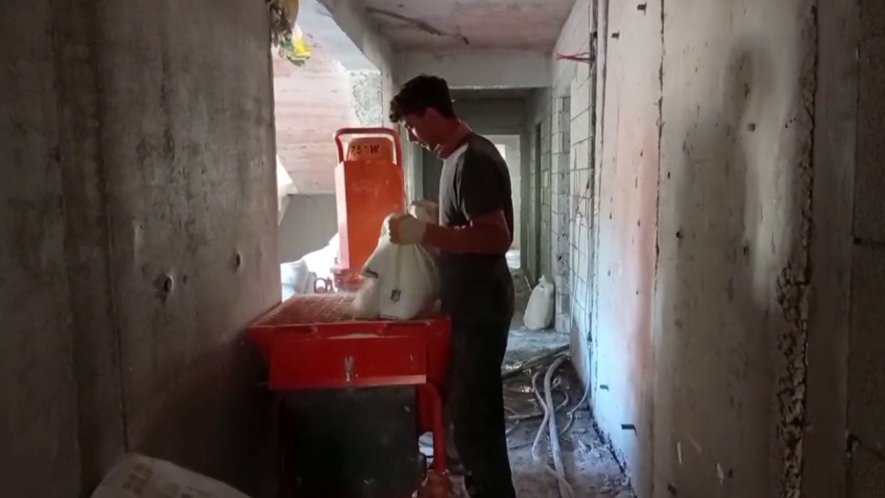 İnşaat iş&ccedil;ileri kış gelmeden teslimat i&ccedil;in hummalı &ccedil;alışıyor
