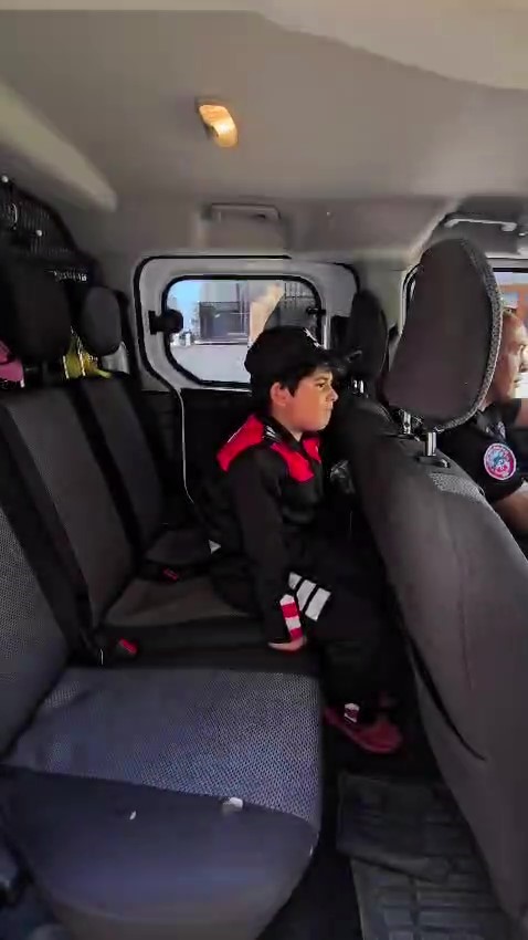 Polis ekiplerinden DMD hastası Mira&ccedil;&rsquo;a unutulmaz doğum g&uuml;n&uuml; s&uuml;rprizi
