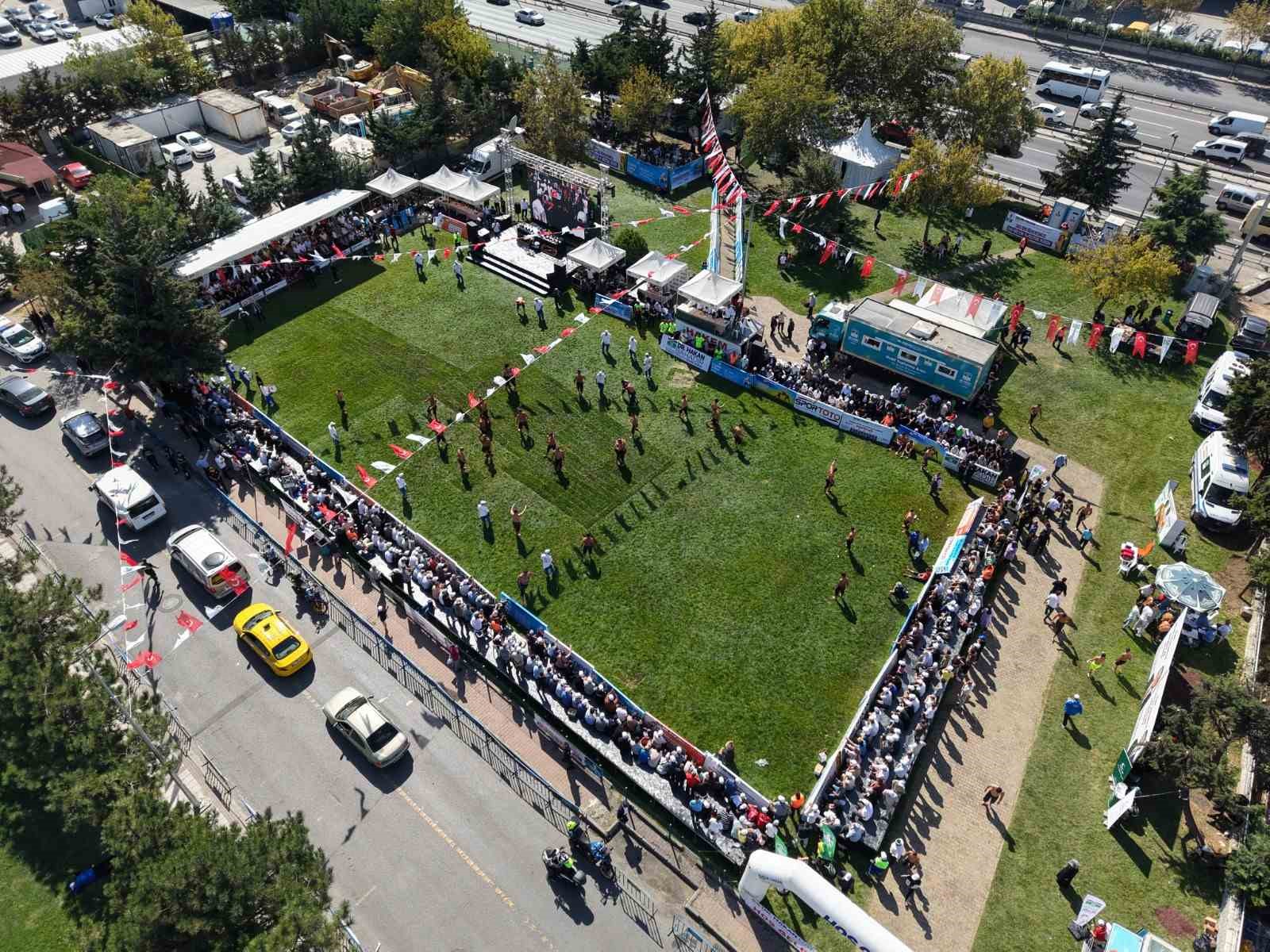 20’inci Geleneksel Bahçelievler Kocasinan Yağlı Güreşleri’nde 500 pehlivan kıyasıya mücadele etti