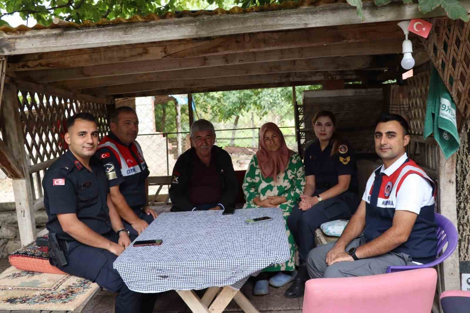 38 yıllık evlilikleriyle &ouml;rnek oluyorlar
