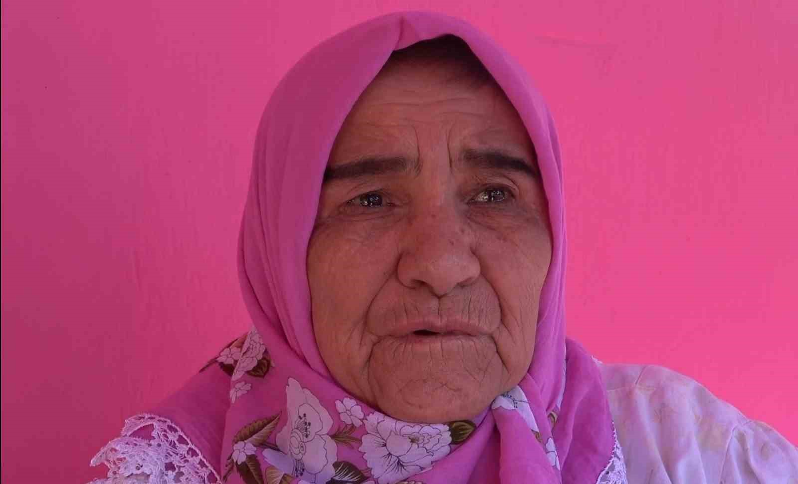 Isparta’nın pembe renk tutkusuyla bilinen ’Barbie Teyzesi’ pembe evine mahkum kaldı
