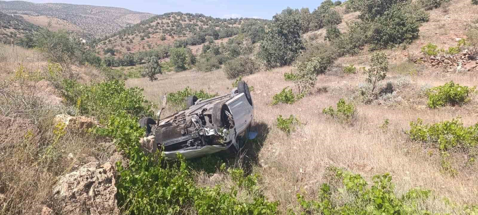 Otomobil takla atıp hurdaya döndü: Sürücü hafif sıyrıklarla kurtuldu
