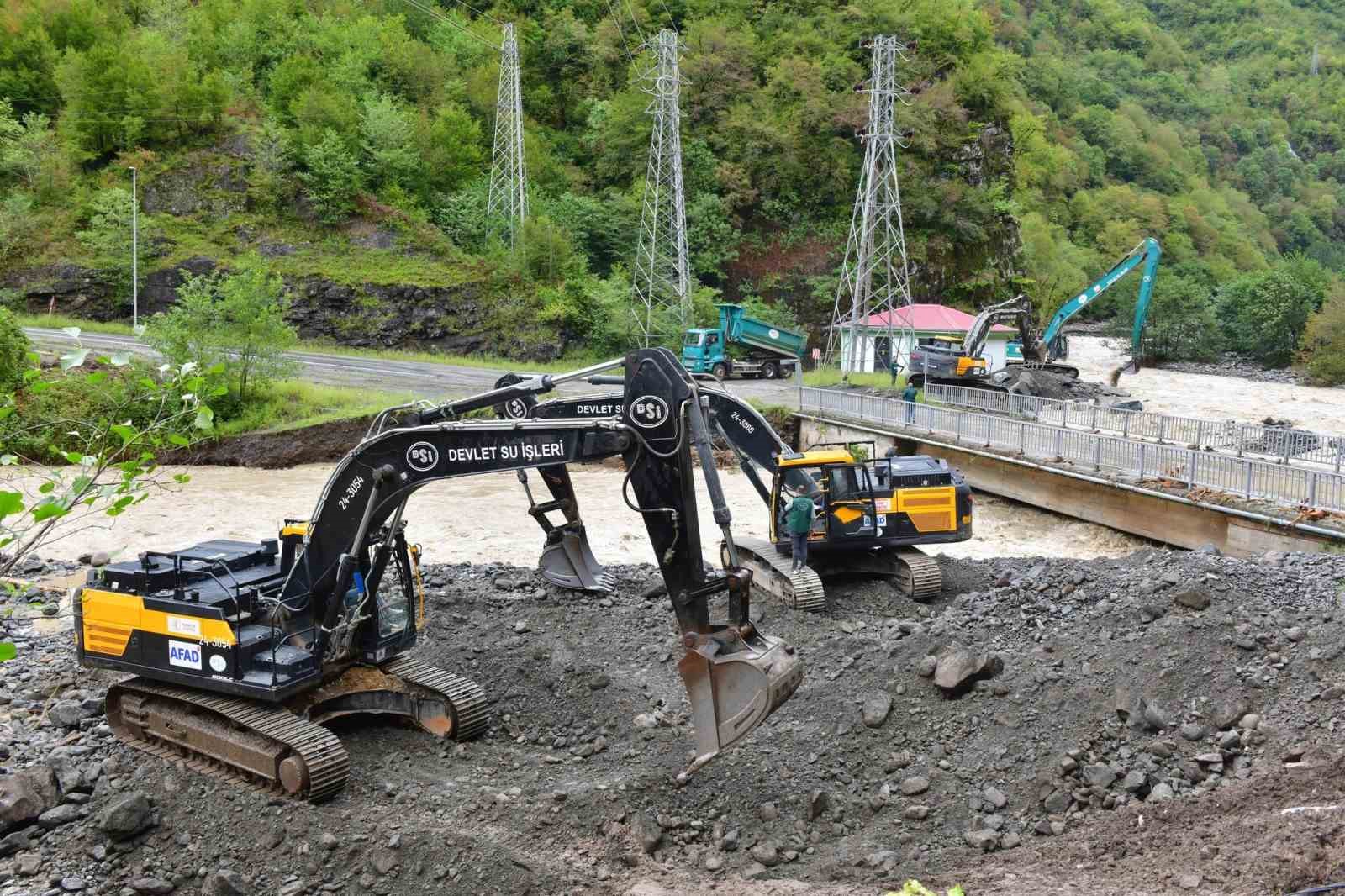Artvin’de selin yaraları sarılıyor
