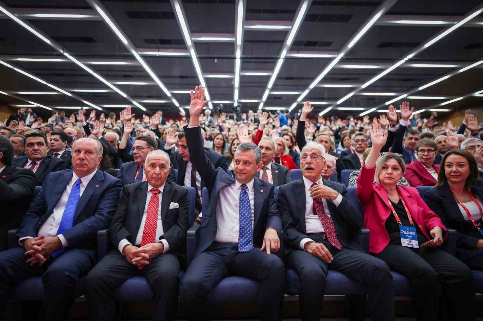 CHP Genel Başkanı Özel: "47 yıl sonra birinci parti olduk"
